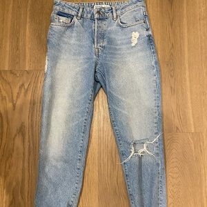 ZARA Baggy Boyfriend Ripped Knee Jeans